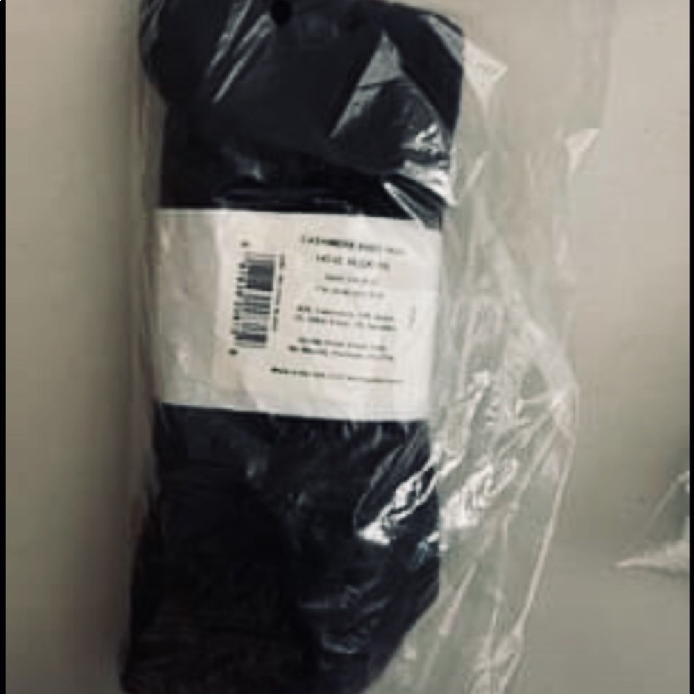 CACHEMIRE GARNET HILL BLACK SOCKS SIZE 9-11